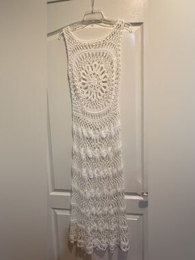 VENUS Swim Cover Up
Size Medium